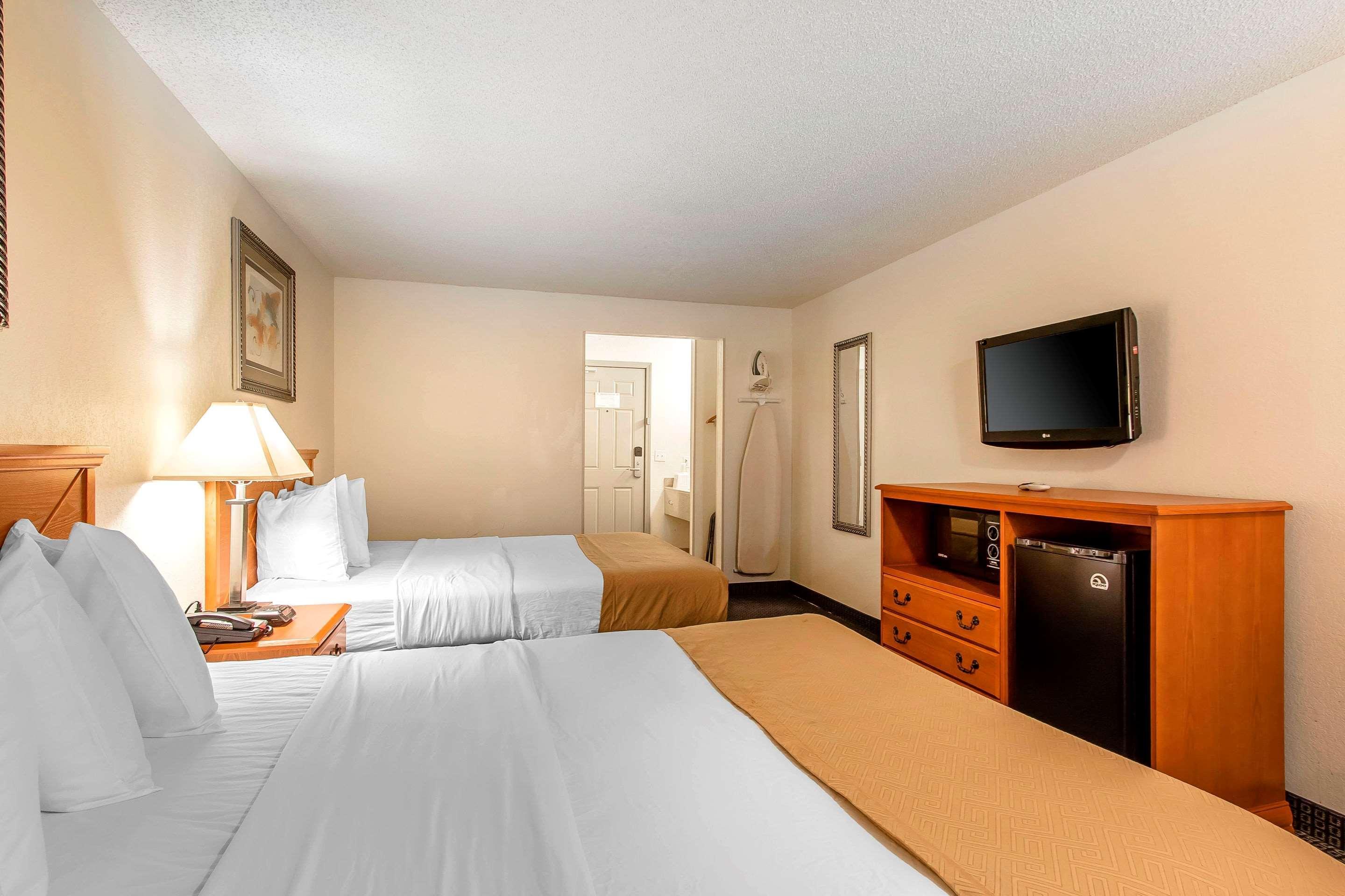 Brentwood Inn Clinton Εξωτερικό φωτογραφία