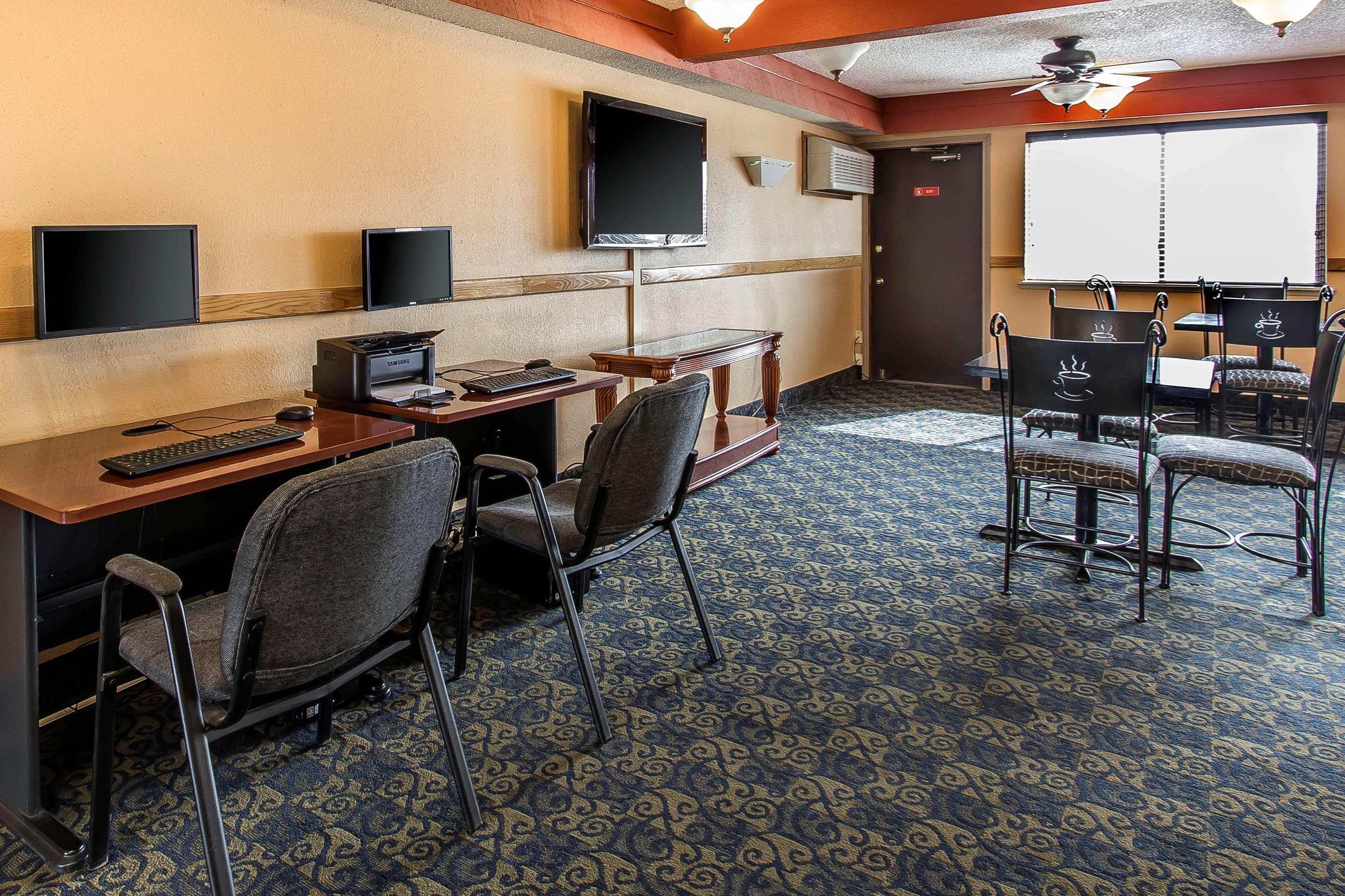 Brentwood Inn Clinton Εξωτερικό φωτογραφία
