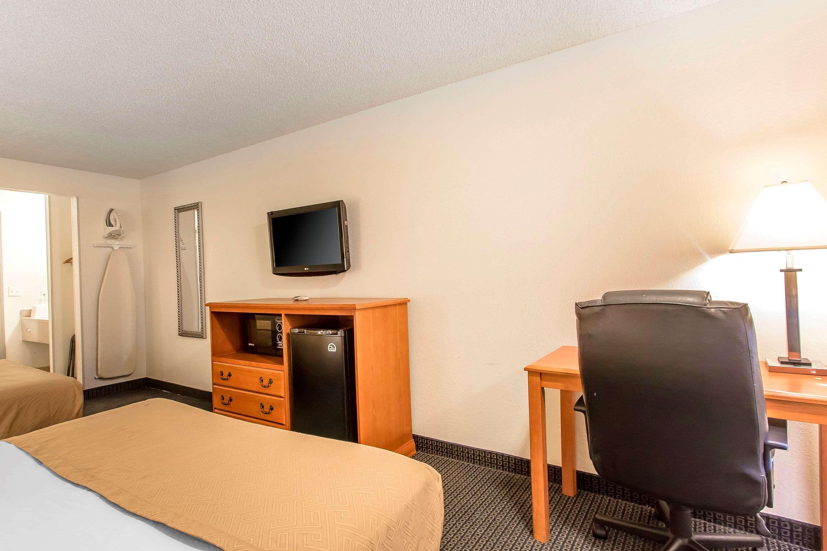 Brentwood Inn Clinton Εξωτερικό φωτογραφία