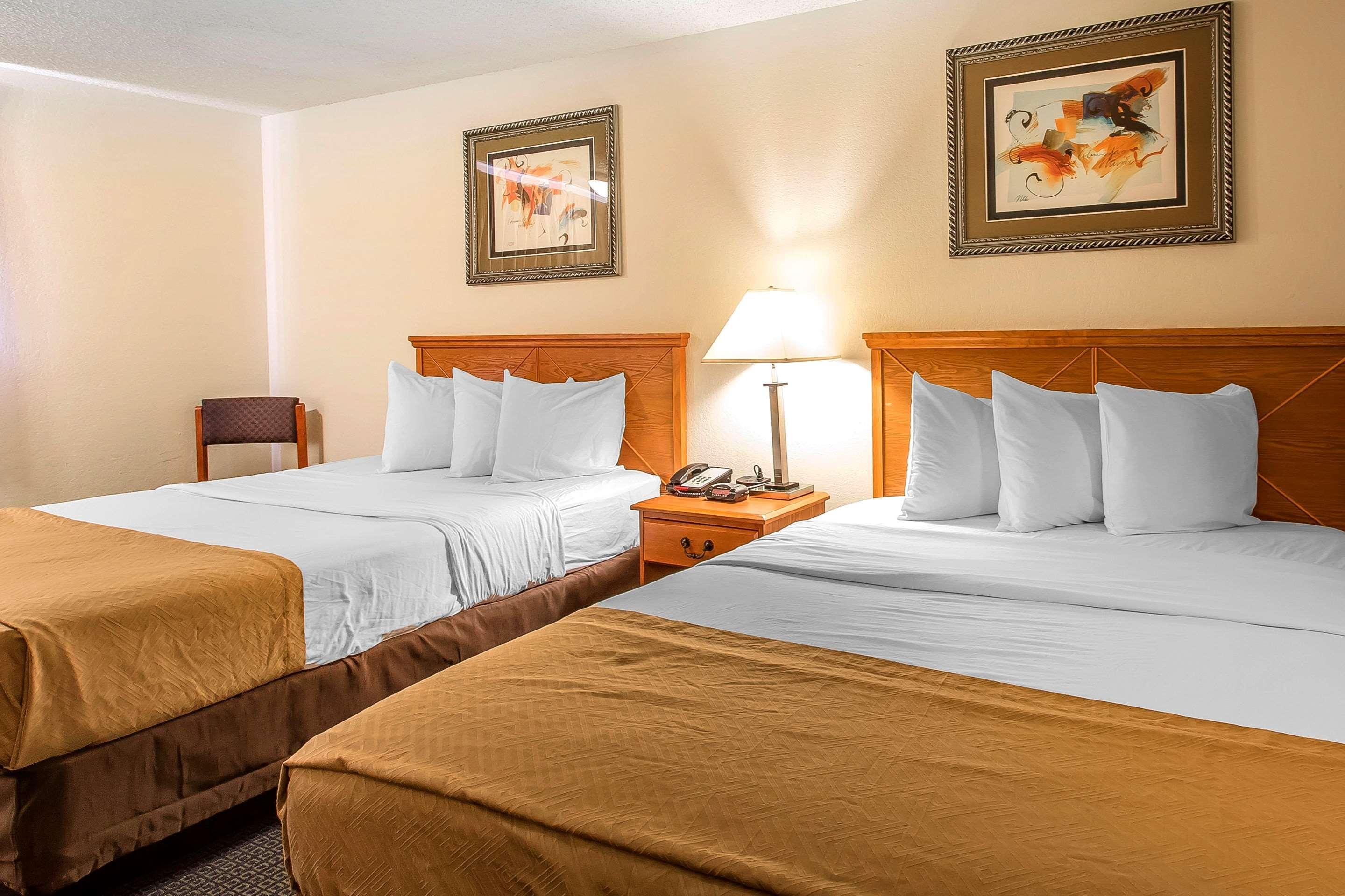 Brentwood Inn Clinton Εξωτερικό φωτογραφία