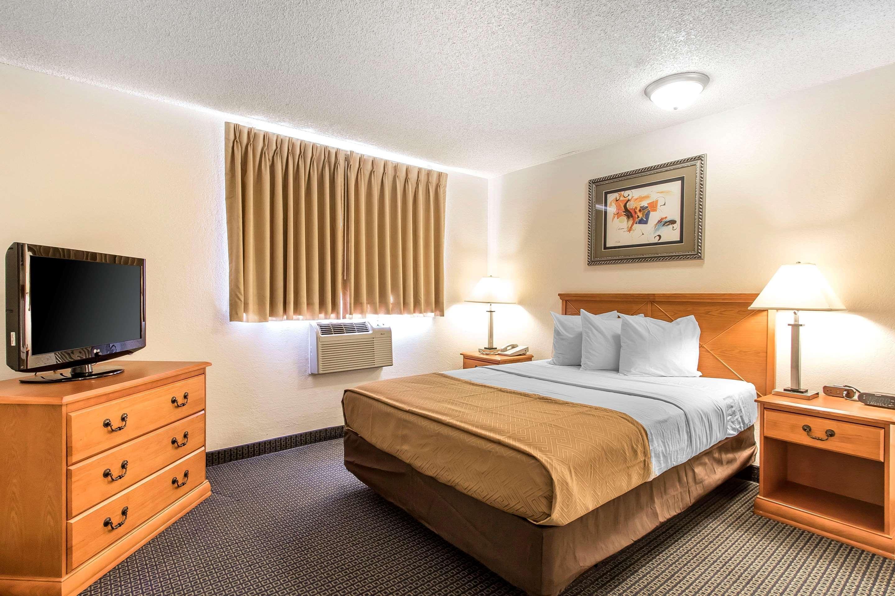 Brentwood Inn Clinton Εξωτερικό φωτογραφία