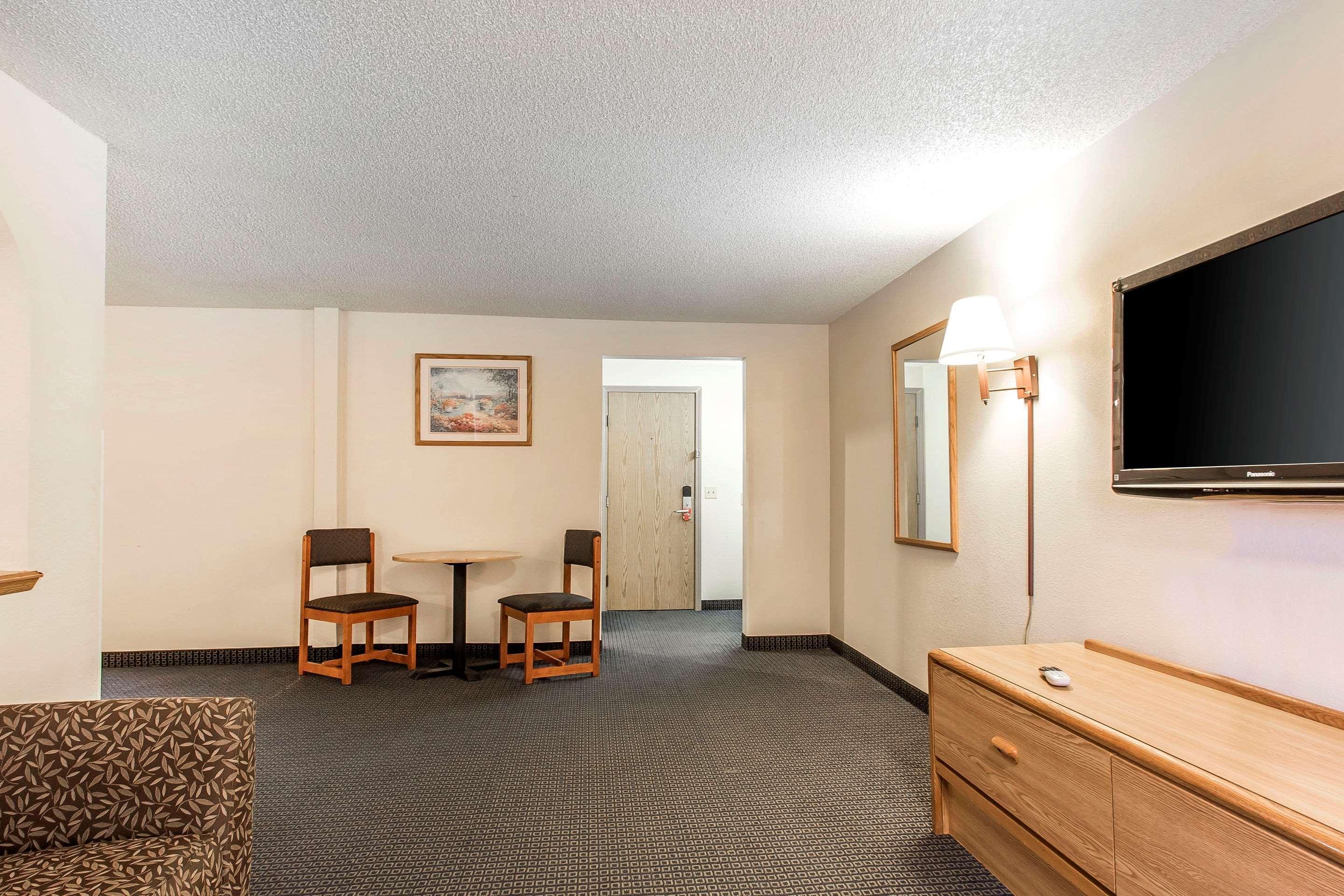 Brentwood Inn Clinton Εξωτερικό φωτογραφία