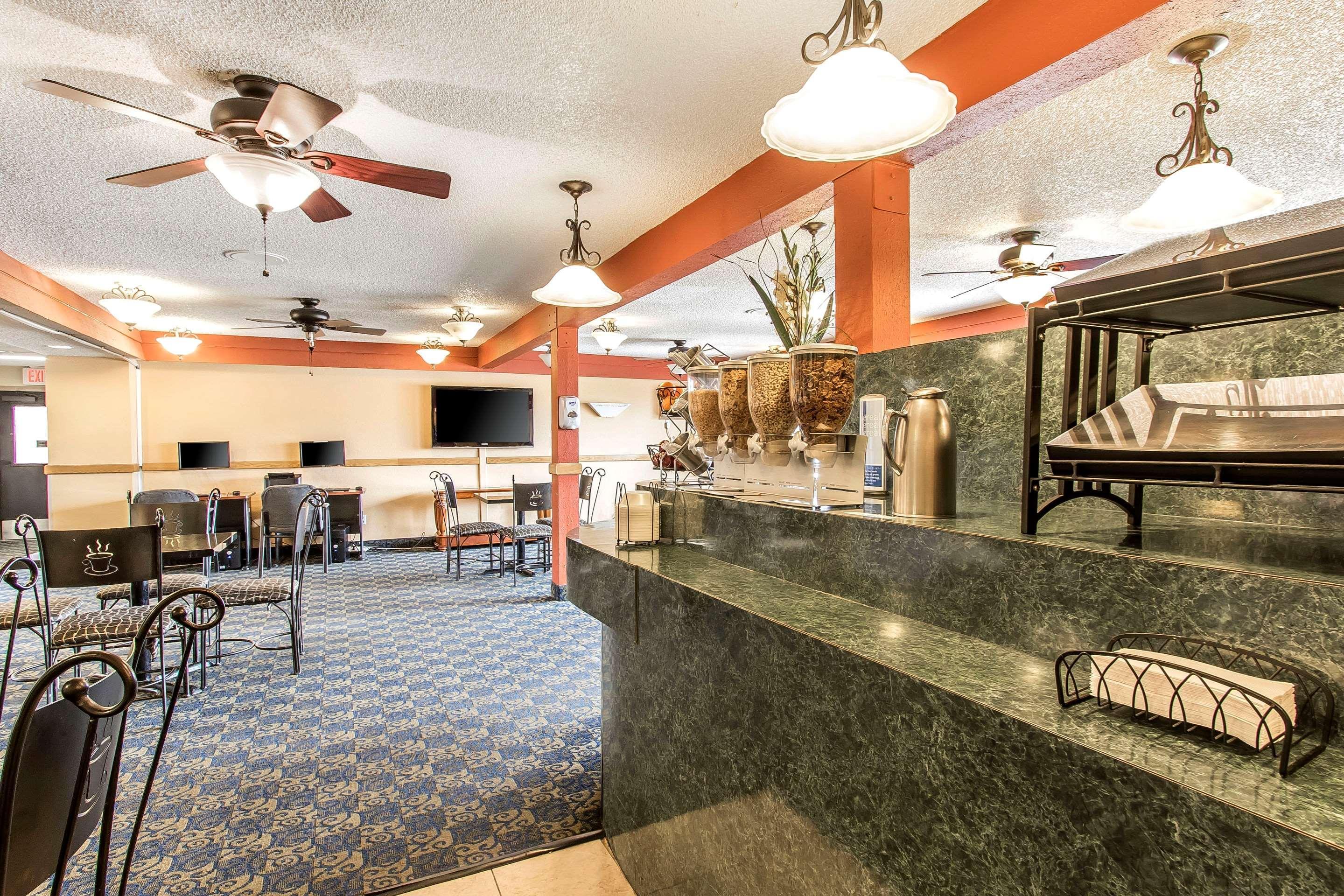 Brentwood Inn Clinton Εξωτερικό φωτογραφία