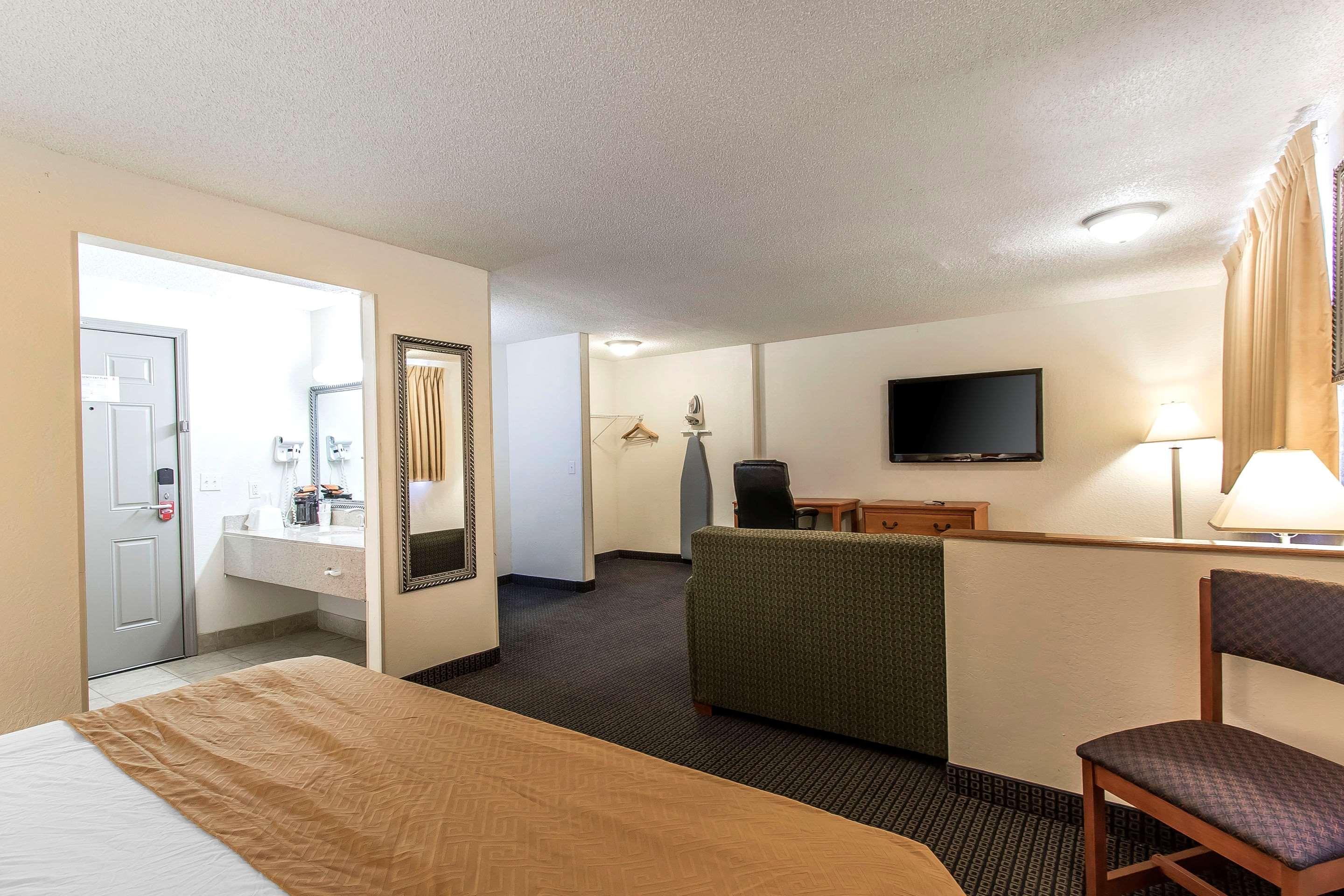 Brentwood Inn Clinton Εξωτερικό φωτογραφία
