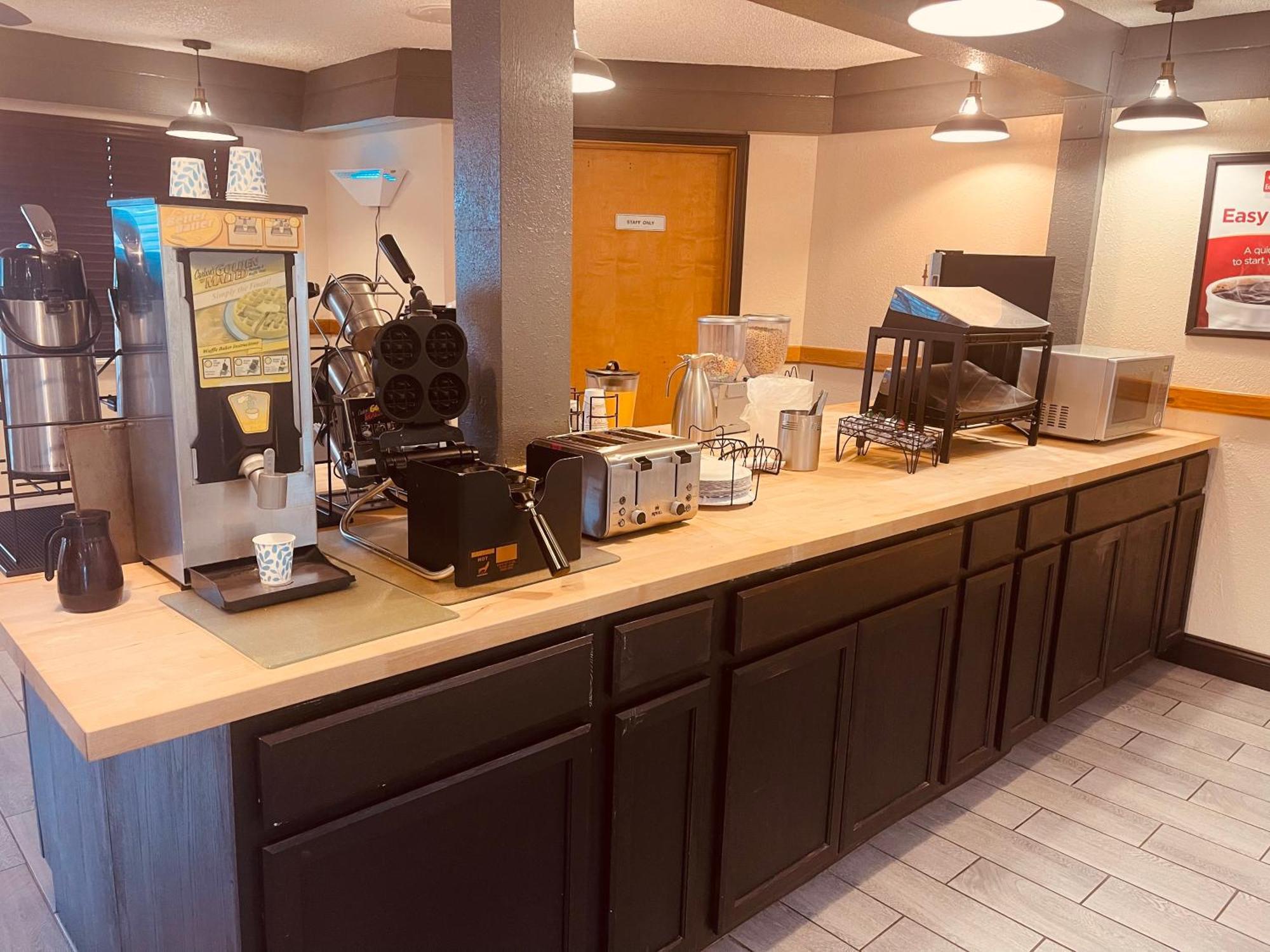 Brentwood Inn Clinton Εξωτερικό φωτογραφία