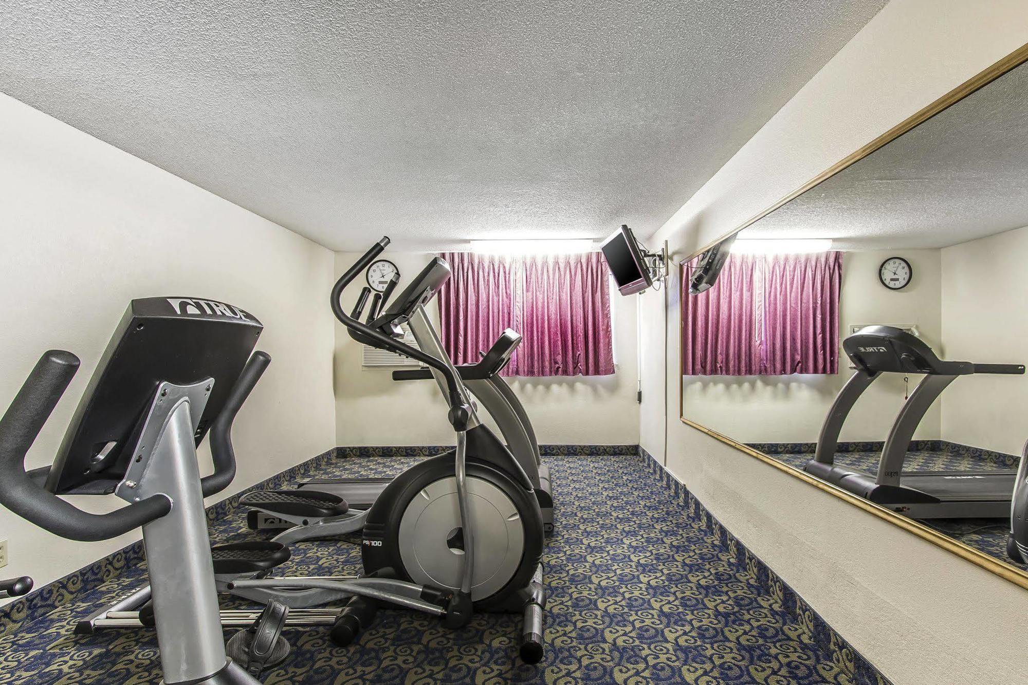 Brentwood Inn Clinton Εξωτερικό φωτογραφία