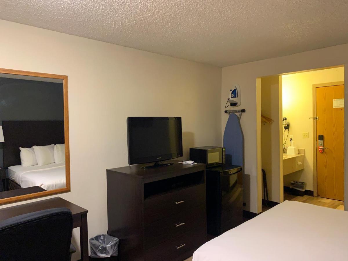 Brentwood Inn Clinton Εξωτερικό φωτογραφία